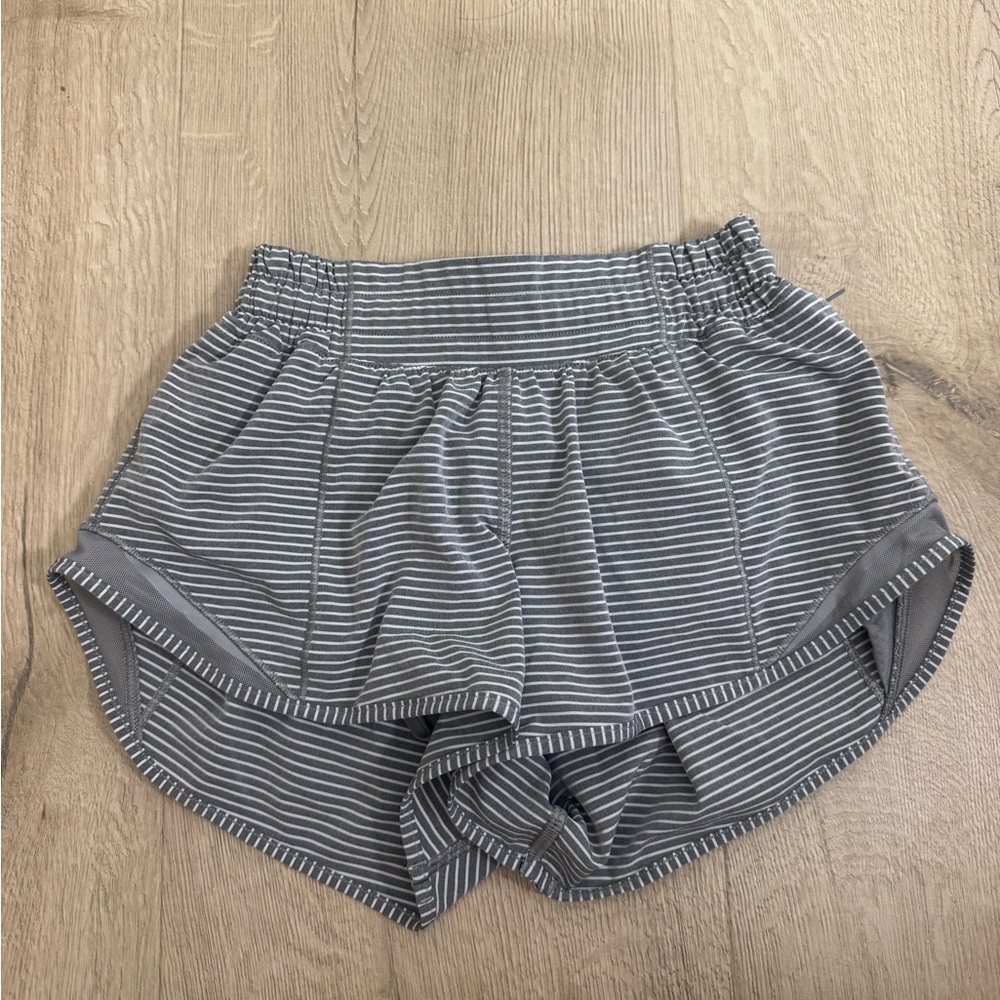 lululemon hotty hot shorts 2.5 inch